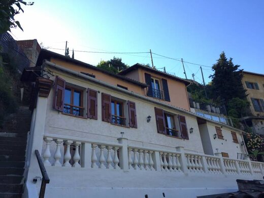 Expertise&#x20;de&#x20;structure&#x20;suite&#x20;&#x00E0;&#x20;des&#x20;fissures&#x20;sur&#x20;une&#x20;fa&#x00E7;ade&#x20;d&amp;&#x23;8217&#x3B;une&#x20;villa&#x20;&#x00E0;&#x20;Menton&#x20;Alpes&#x20;Maritimes&#x20;06