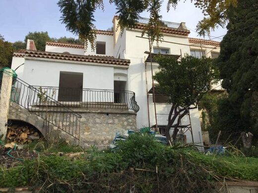 Expertise&#x20;d&amp;&#x23;8217&#x3B;&#x00E9;tat&#x20;d&amp;&#x23;8217&#x3B;avancement&#x20;de&#x20;travaux&#x20;de&#x20;r&#x00E9;novation&#x20;d&amp;&#x23;8217&#x3B;une&#x20;maison&#x20;individuelle&#x20;avec&#x20;deux&#x20;&#x00E9;tages&#x20;dans&#x20;le&#x20;centre-ville&#x20;de&#x20;Menton&#x20;dans&#x20;les&#x20;Alpes-Maritimes&#x20;&#x28;06&#x29;