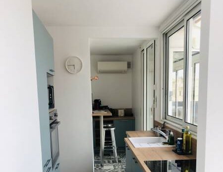 Conception et suivi de travaux pour une rénovation complète d&#8217;une cuisine dans un appartement situé à Carnolès à Roquebrune-Cap-Martin (Alpes-Maritimes 06)